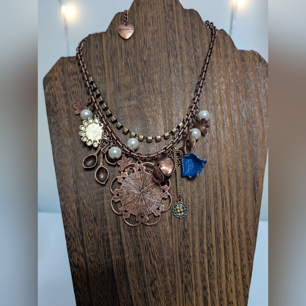 Rare vintage Betsy Johnson cherub girl lamb charm necklace copper tone - Picture 7 of 9